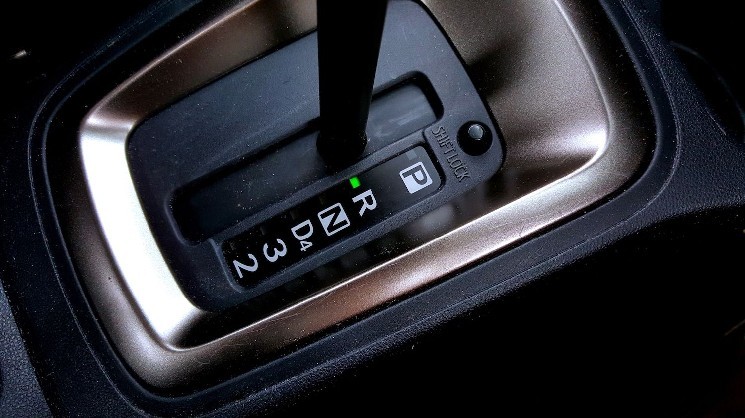 Биткойн снова падает: опционные рынки сигнализируют о нервозности и медвежьем тренде после распродажи крупных держателей.