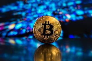 Падение биткойна: анализ причин снижения цены ниже $108,000 после рекорда выше $124,000