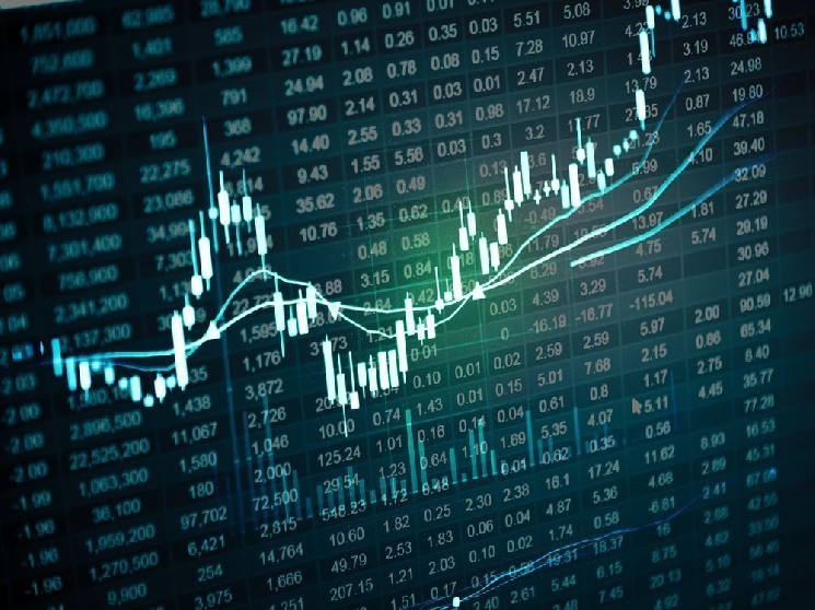 Сигнали альткоїн-сезону: XRP, SOL та TRUMP готуються до прориву наприкінці року