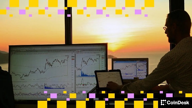 Криптовалюты отстают от акций на фоне роста VIX и ожидания снижения ставок ФРС