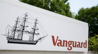 Vanguard знову оцінює можливість крипто ETF після зміни позиції щодо криптовалют.