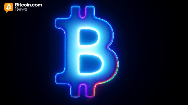 Биткойн готовится к прорыву: бычий флаг на графике и настройка на рост до $124,000