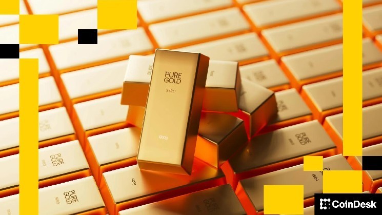 Золото превышает $4000, биткойн падает: что стоит за изменениями на рынке криптовалют и драгоценностей?