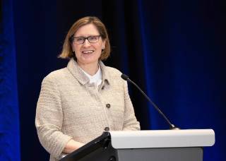 ФРС: Анна Полсон поддерживает два снижения ставок в 2025 году и осторожный подход к инфляции