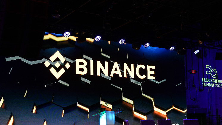 Биржа Binance под давлением: странное время для криптовалюты