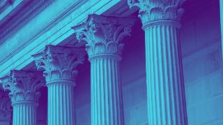 SEC рассматривает дело Coinbase и ее программы стейкинга.