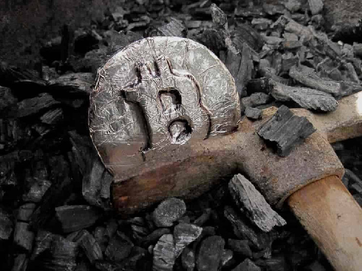 Капітуляція майнерів Bitcoin: дохід впав до 6-місячного мінімуму