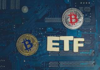 График Grayscale на Bitcoin ETF сповільнився, позитивні внески тривають.