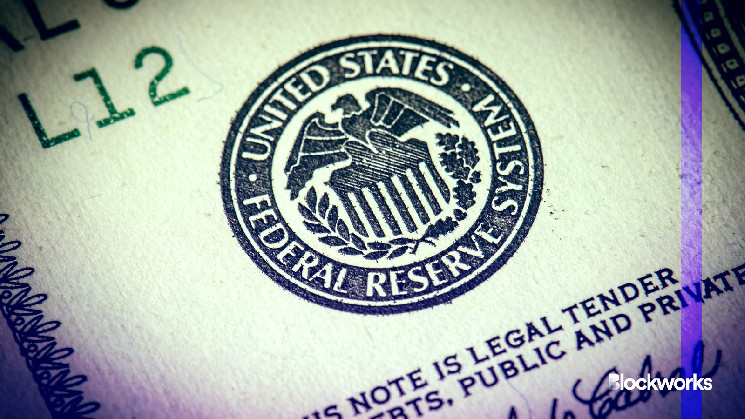 Статья: Снижение процентных ставок и увеличение инвестиций в биткоин: анализ текущих финансовых тенденций