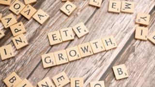 Bitcoin ETF привлек $16 млрд: трейдеры покупают дип и отскок