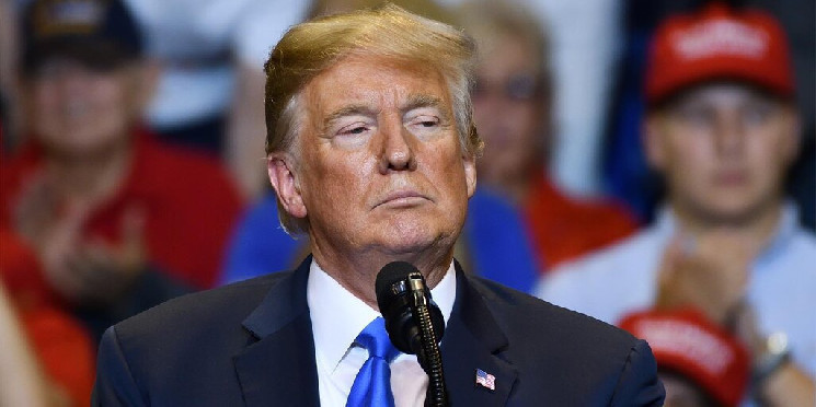 Трамп хотел запретить биткоин, но его остановил Мнучин