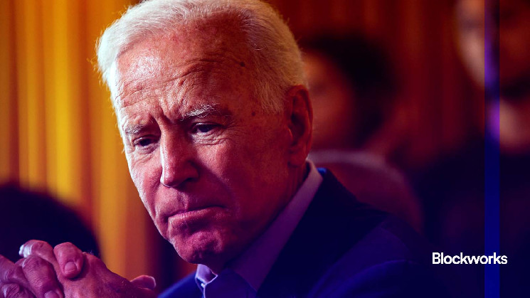 Чому біткоїн впав після виходу Байдена