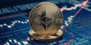 Ціна Ethereum залишається стабільною після запуску ETFs: аналіз і прогноз