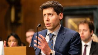 Обновление ChatGPT: голосовой ассистент для пользователей Plus.