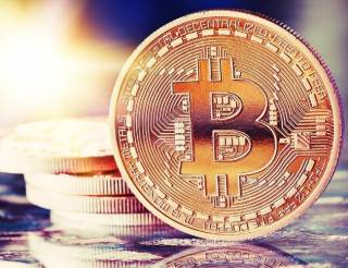 Биткойн vs Золото: Гуру торговли делится мнением