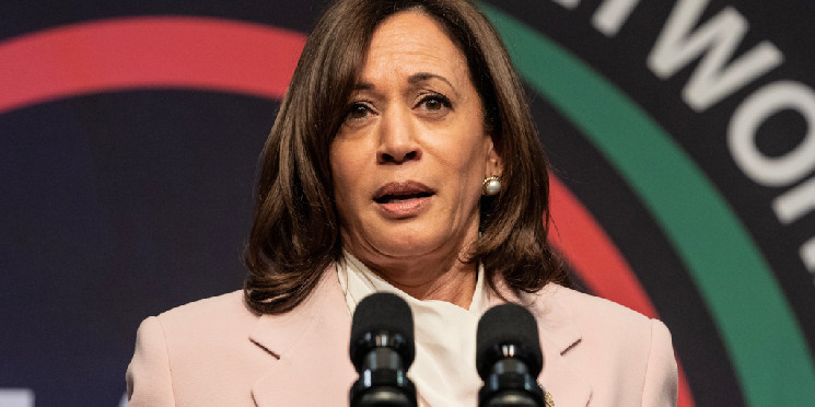 Сенатор Шумер обещает принять регулирование криптовалюты