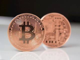 Биткоин удерживает высокую цену, но есть негативные данные on-chain