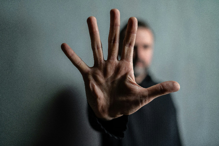 Биткоин под давлением: акции, облигации и золото растут, а криптовалюта отстает.