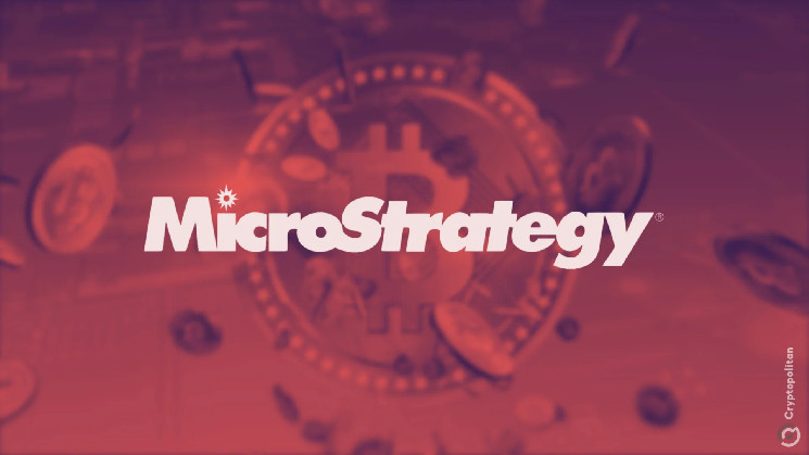 Крупное движение BTC: MicroStrategy передает 4 922,697 BTC на три новых адреса