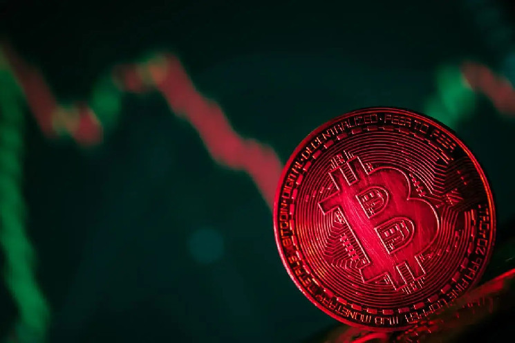 Ціна Біткоїна може знизитися до $57,000 через можливою атакою Ізраїлю на Іран, але довгострокові прогнози залишаються позитивними.