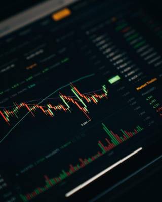 Фондовий ринок досягає рекордів: індекс S&P 500 зріс на 20% у 2024 році, золото на шляху до найкращого року з 1979-го через геополітичні ризики.