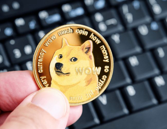 Dogecoin: от шутки к серьезной криптовалюте с поддержкой Илона Маска и Марка Кьюбана