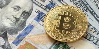 Біткоїн досягає $62 тис. на фоні послаблення долара: BlackRock підкреслює важливість BTC.
