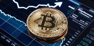 Біткоїн під загрозою корекції: зростання відкритого інтересу при низьких обсягах торгівлі створює ризики волатильності