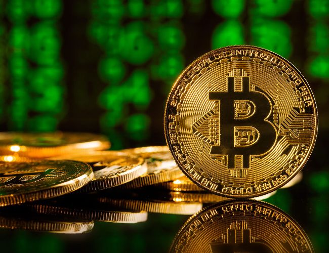 Биткойн ETFs на грани исторического рекорда: инвесторы готовятся к достижению 1 миллиона BTC.