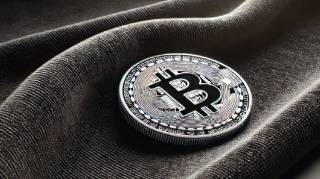 Биткойн под давлением: смешанные сигналы и борьба за уровень $68,000