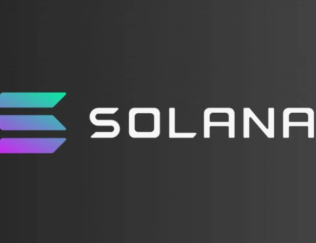 Solana (SOL) на пути к $1,400: анализ бычьего флага и пробой сопротивления