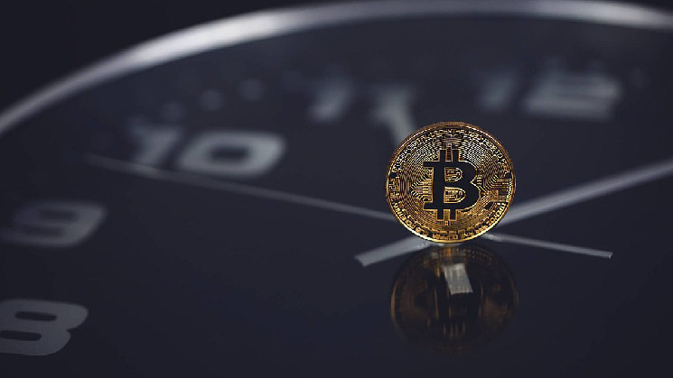 Биткойн на критическом уровне: аналитики предупреждают о возможных изменениях в рыночной тенденции