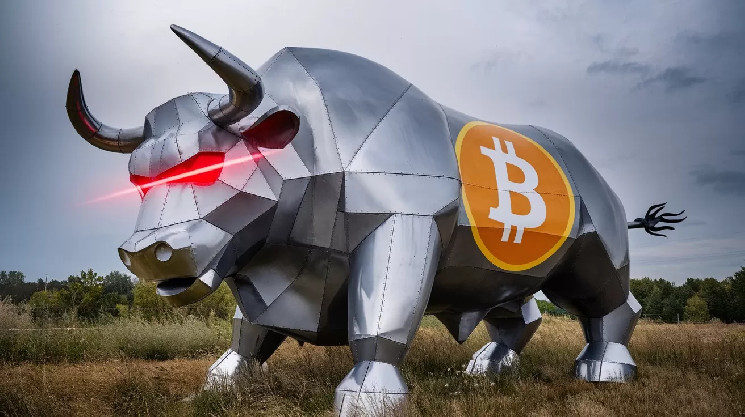 Цена Биткойна приближается к $80,000: причины рекорда и влияние политики США на рынок криптовалют