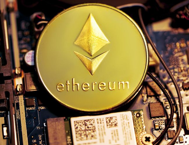 Ціна Ethereum: Консолідація біля $3,120 і можливість нового підвищення або подальшого зниження