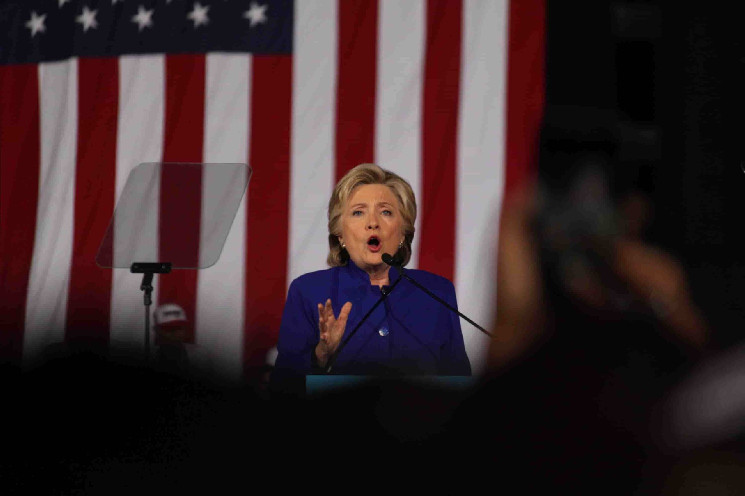 Биткойн: как инвестиция в 1000 долларов принесла бы 711 долларов прибыли после предупреждения Хиллари Клинтон о дестабилизации государств